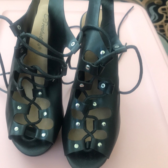 Black lace up heels - Picture 2 of 4